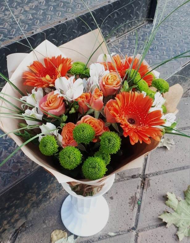 Букет цветов из: Герберы, Хризантемы, Альстромерии и Розы в Горноуральский