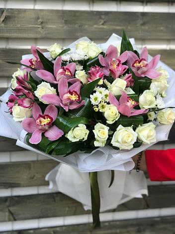 Букет цветов из: Розы и Хризантемы в Горноуральский