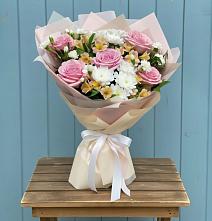 Букет цветов из:  Гвоздики, Орхидеи и Розы в Горноуральский