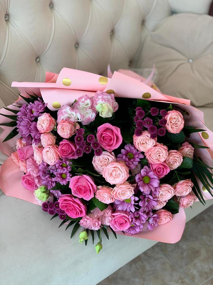 Букет цветов из: Хризантемы, Розы и Лизиантусы в Горноуральский