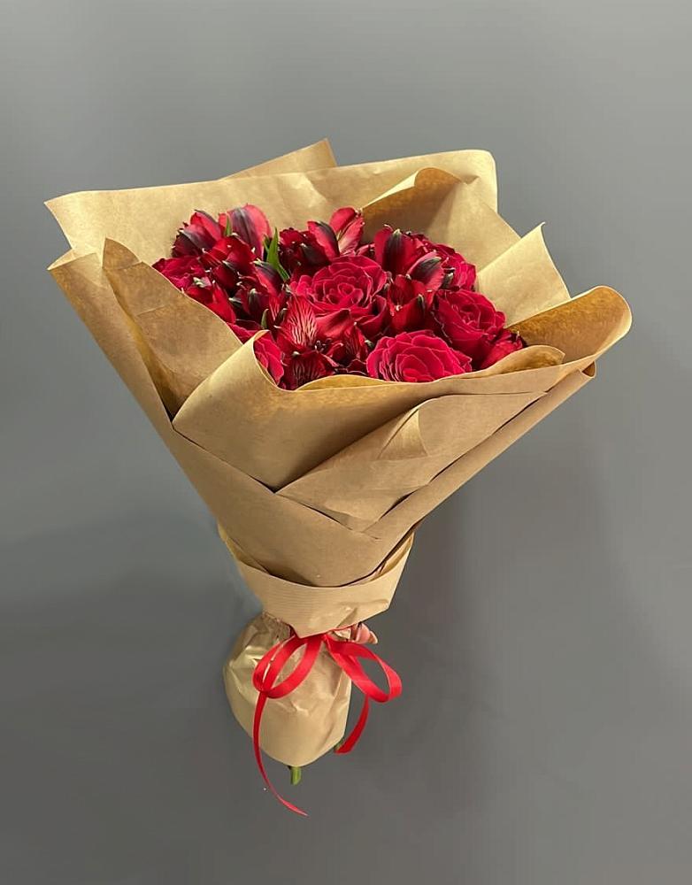 Букет цветов из: Альстромерии и Розы в Горноуральский