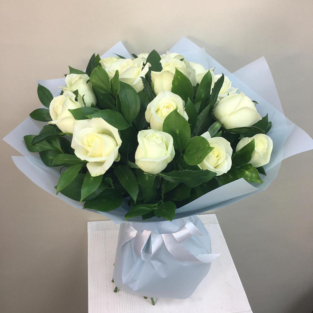 Букет 15 Белых роз Проуд в Горноуральский