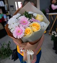 Букет цветов из:  Герберы, Розы и Хризантемы в Горноуральский