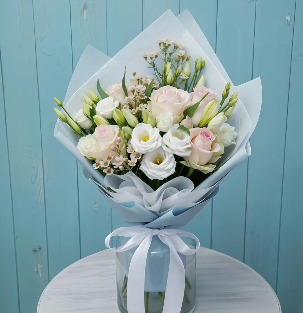 Букет цветов из: Розы и Лизиантусы в Горноуральский