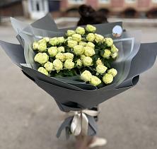 Букет Белые кустовые розы Солинеро в Горноуральский