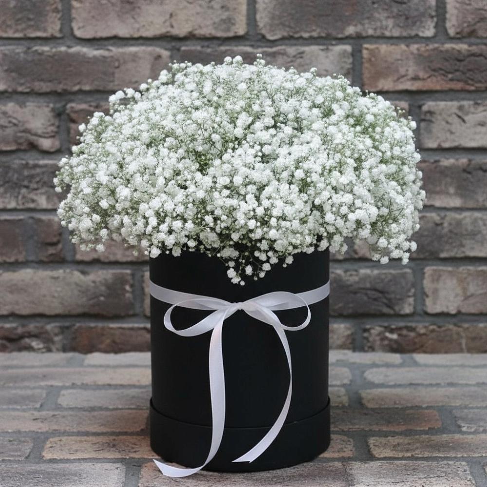 Цветочная композиция из Гипсофила в шляпной коробке в Горноуральский