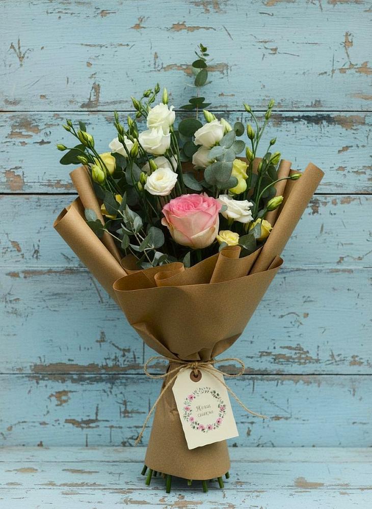 Букет цветов из: Розы и Лизиантусы в Горноуральский