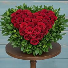 Цветочная композиция из Розы в виде сердца в Горноуральский