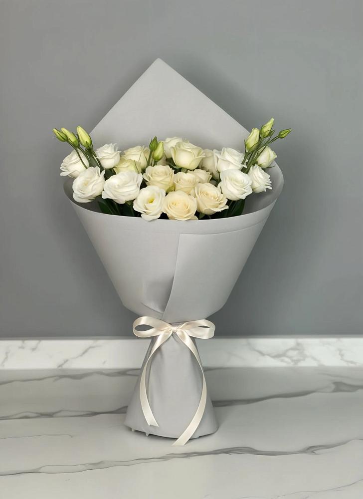 Букет цветов из: Розы и Лизиантусы в Горноуральский