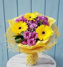 Букет цветов из:  Хризантемы и Герберы в Горноуральский