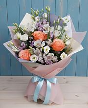 Букет цветов из:  Лизиантусы, Розы, Альстромерии и Гипсофила в Горноуральский