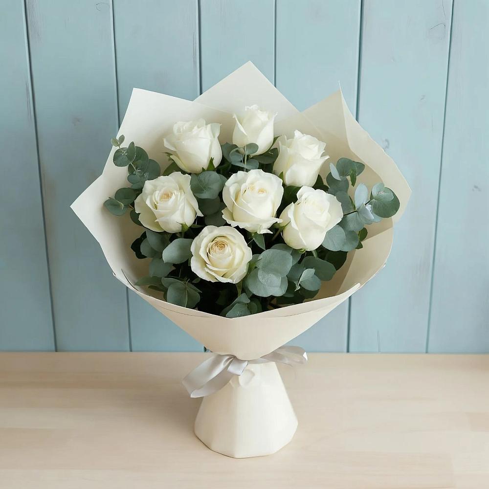 Букет Белые розы в Эвкалипте в Горноуральский