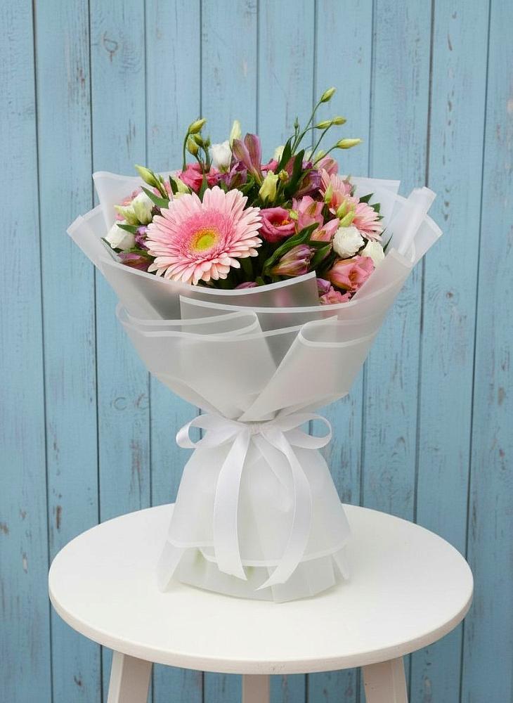 Букет цветов из: Герберы, Альстромерии и Лизиантусы в Горноуральский