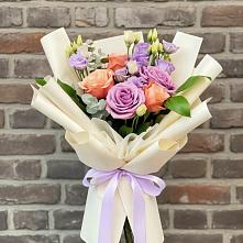 Букет цветов из:  Лизиантусы и Розы в Горноуральский