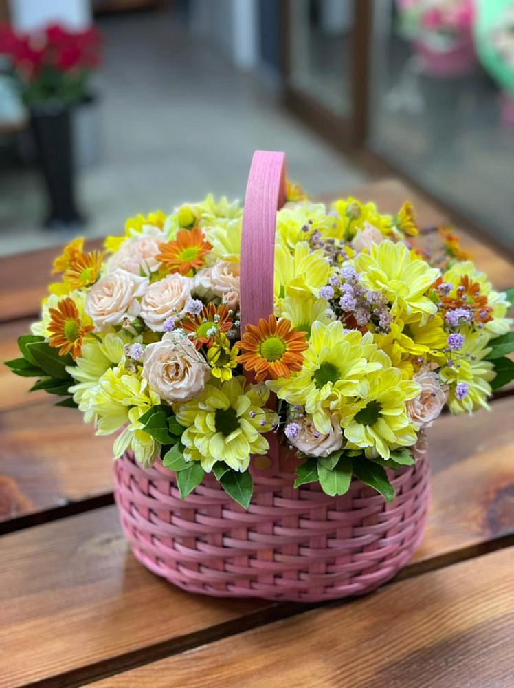 Цветочная композиция из Хризантемы и Розы в корзине в Горноуральский
