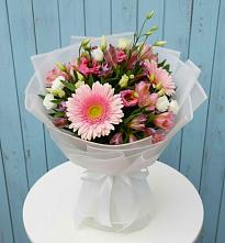 Букет цветов из:  Герберы, Альстромерии и Лизиантусы в Горноуральский