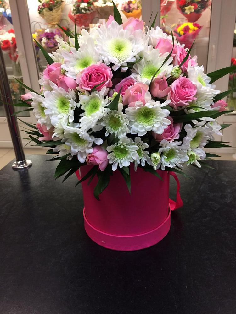 Цветочная композиция из Розы и Хризантемы в шляпной коробке в Горноуральский