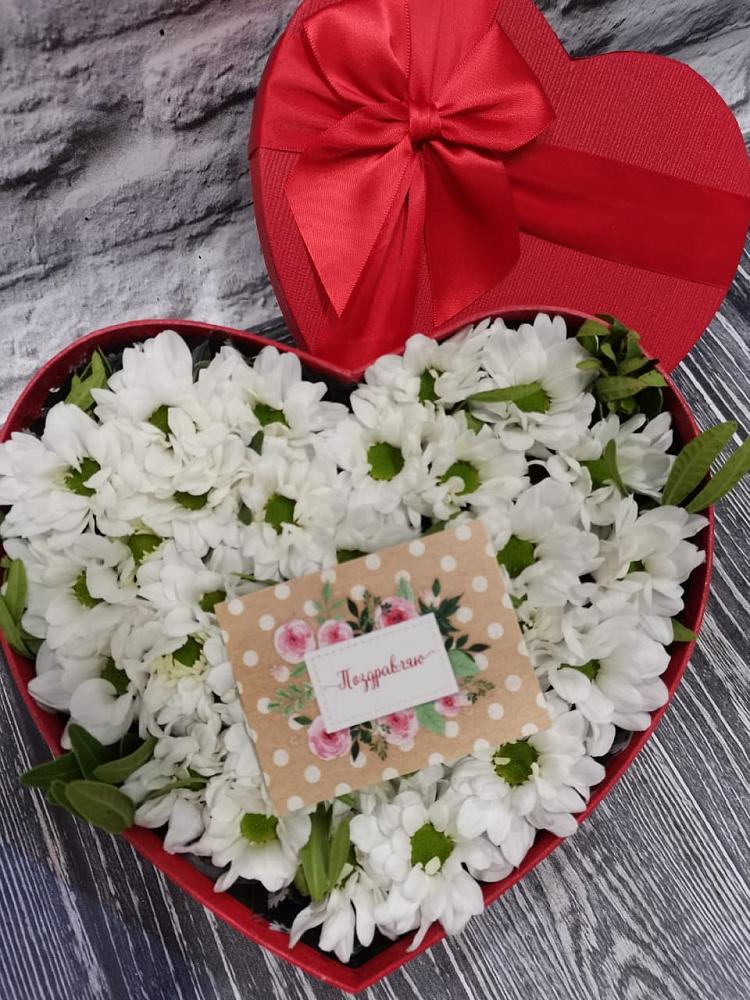 Цветочная композиция из Хризантемы в виде сердца в Горноуральский