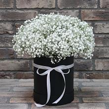 Цветочная композиция из Гипсофила в шляпной коробке в Горноуральский