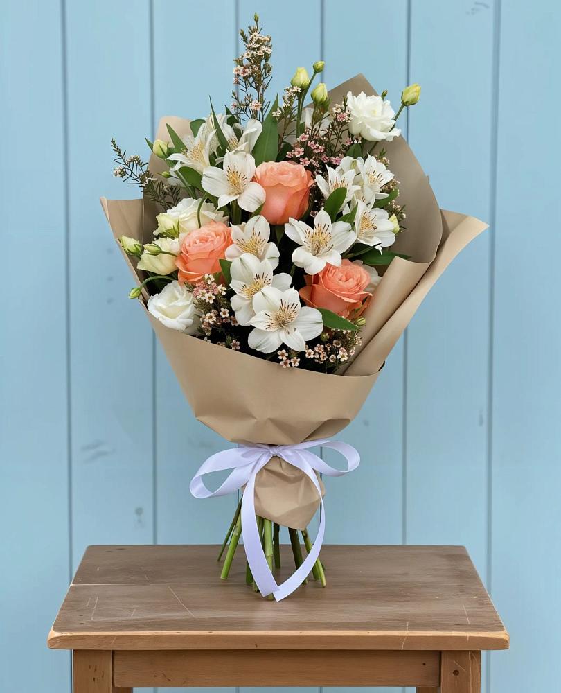 Букет цветов из: Альстромерии, Лизиантусы, Розы и Хризантемы в Горноуральский