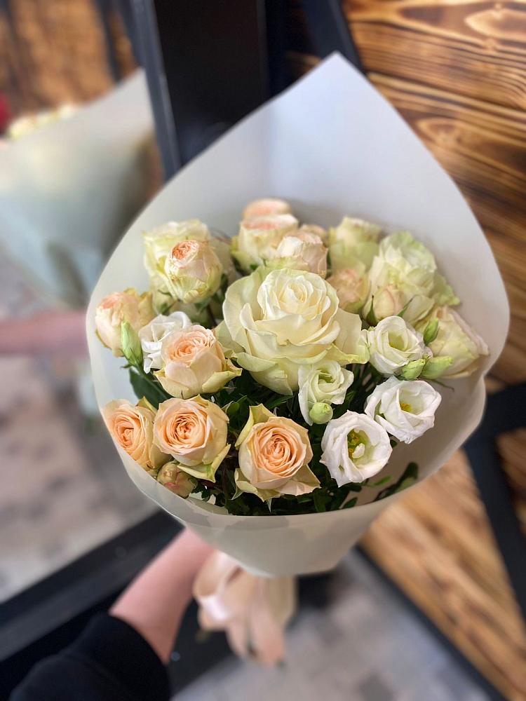 Букет цветов из: Розы и Лизиантусы в Горноуральский